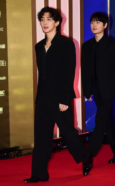 [TEN 포토] 잔나비 최정훈 '우월한 피지컬'