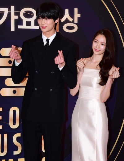 [TEN 포토] 변우석-공승연 '시상자로 온 선남선녀'