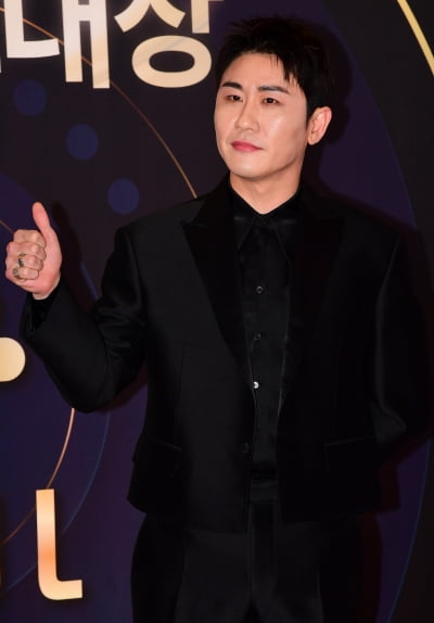 [TEN 포토] 영탁 '카리스마 엄지척'