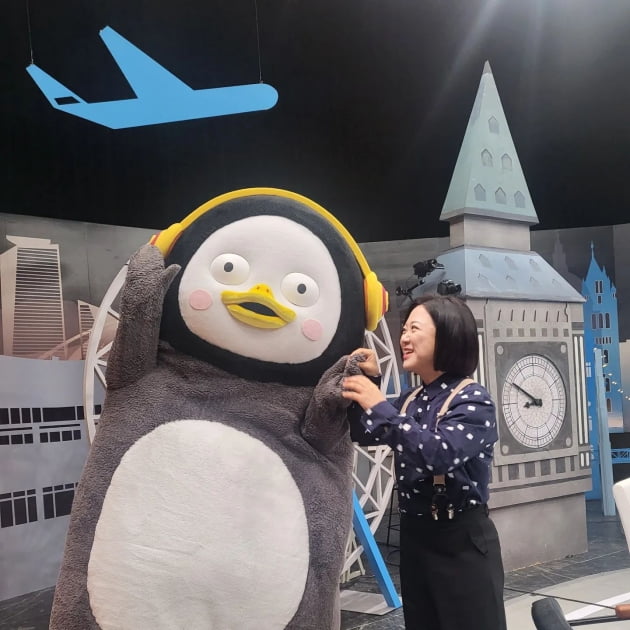 김숙, 놀러온 펭수 만났다 "펭하! 꺅 손잡아줬어"