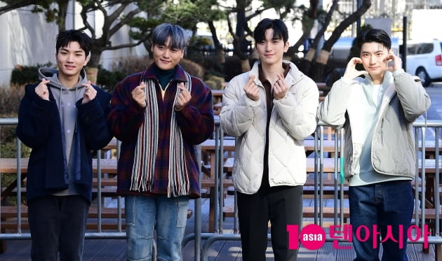 [TEN 포토] 에스페로 '멋진 남자들'
