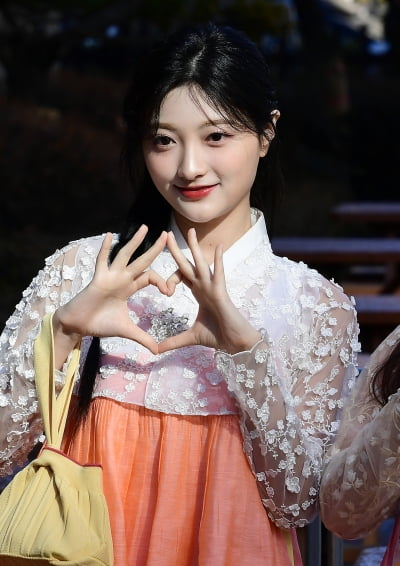 [TEN 포토] 아일리원 로나 '사랑스러운 눈맞춤'