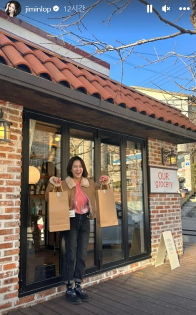 김지민, 쇼핑백 2개 들고 찐미소…하나는 ♥김준호 꺼?