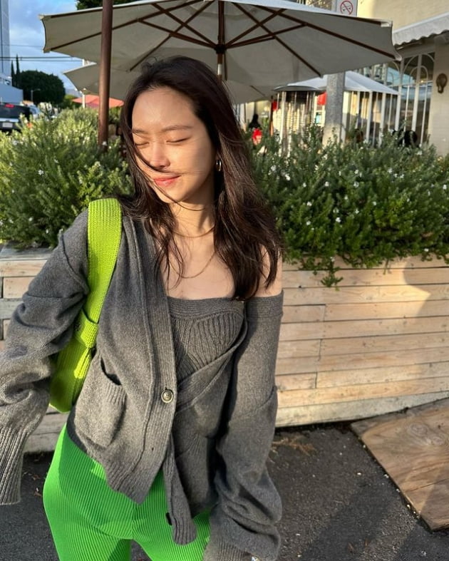 손나은, 소화하기 힘든 초록 의상도 힙하게…누가 보면 환경 운동가인 줄