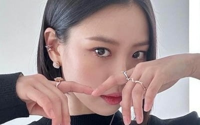 고민시, 단발 여신의 온 몸에 휘두른 명품 D사…얼굴이 더 빛나네