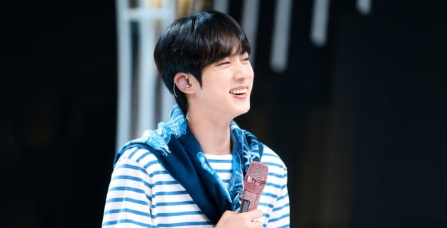 방탄소년단 진, 유럽 장악한 실버보이스…헝가리•크로아티아•포르투갈 新기록
