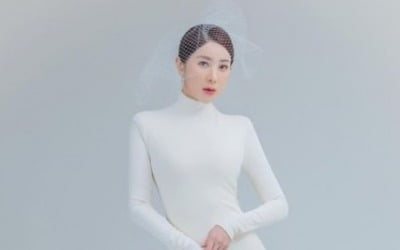 '2월 결혼' 서인영, 웨딩 화보 공개…순백의 드레스 자태
