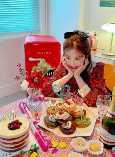 전효성, 어떻게 뺀 살인데…케익에 쿠키까지 입 터졌네