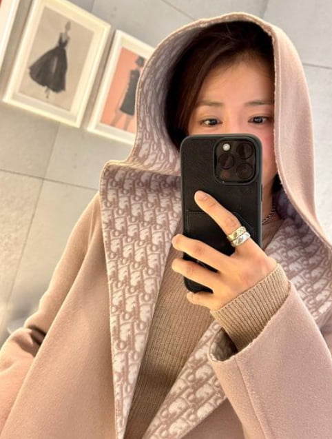 'CEO♥' 이시영, 600만원대 D사 코트 입고 사모님 포스