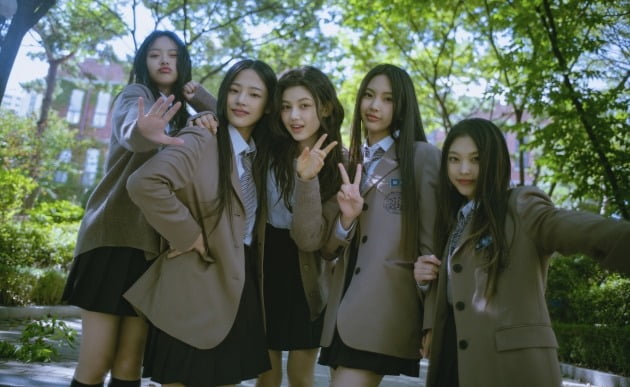 뉴진스 ‘Ditto’·‘OMG’, 멜론·벅스·지니 주간 차트 각각 1위·2위 랭크