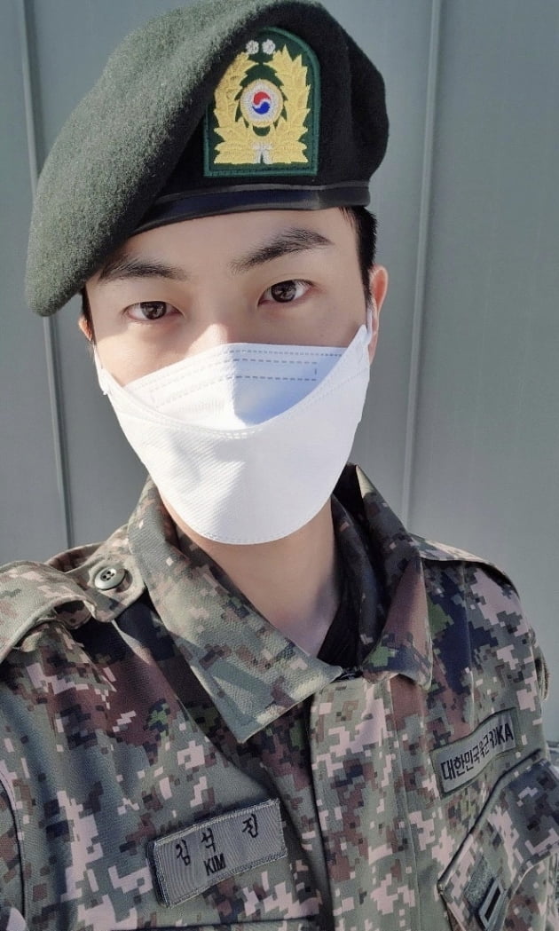 '독보적 인기' 방탄소년단 진 수료식 全세계가 주목