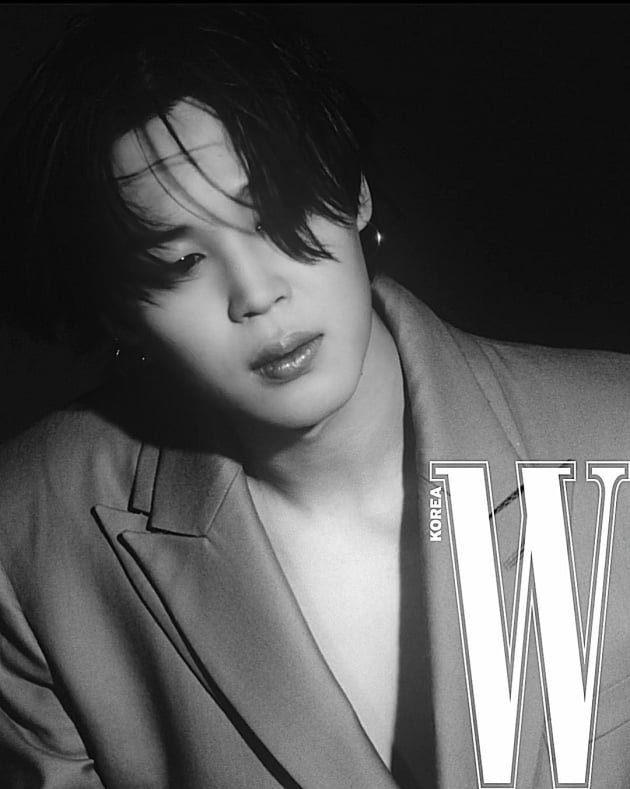 방탄소년단 지민, '화보의 정석' 고혹적 우아함..스페셜 콘텐츠까지 커버 매거진 인기