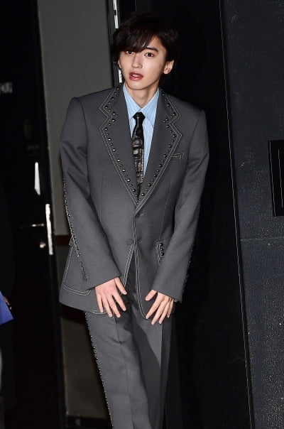 [TEN 포토] 미치에다 슌스케 '걸어다니는 조각상'