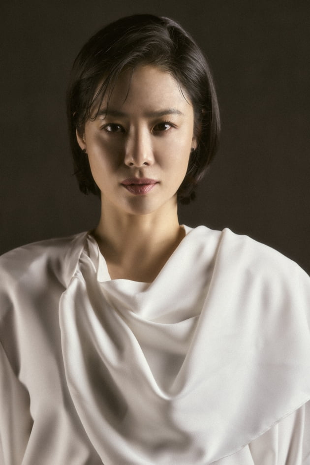 '정이'에 출연한 배우 김현주. / 사진제공=넷플릭스