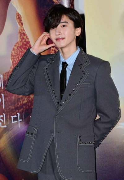 [TEN 포토] 미치에다 슌스케 '탄성을 부르는 멋짐'
