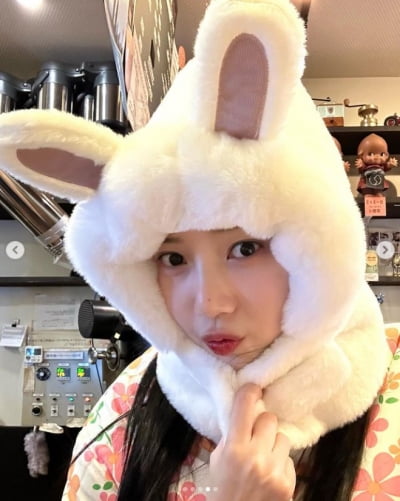 레드벨벳 조이, 깡총 귀여운 토끼...."새해 복 마아니 받으세요"