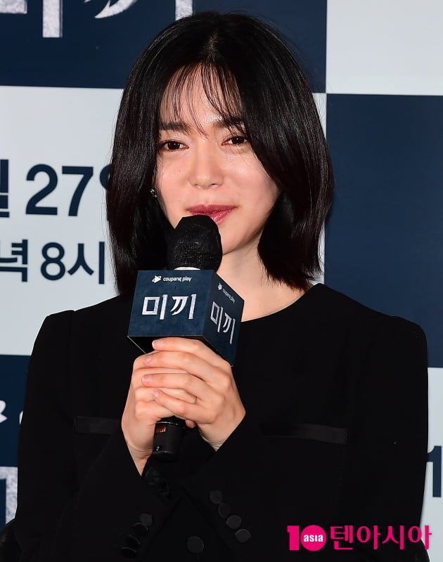 [TEN 포토] 이엘리야 "분위기가 너무 좋아서 웃음 참기 힘들었다"