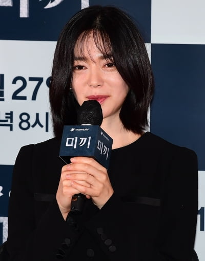 [TEN 포토] 이엘리야 "분위기가 너무 좋아서 웃음 참기 힘들었다"
