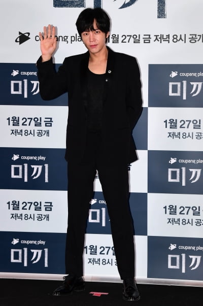 [TEN 포토] 장근석 '손남신의 멋진인사'