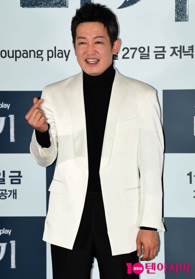 [TEN 포토] 허성태 '저한테도 하트를 시키다니'