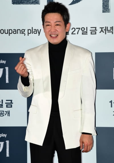 [TEN 포토] 허성태 '저한테도 하트를 시키다니'
