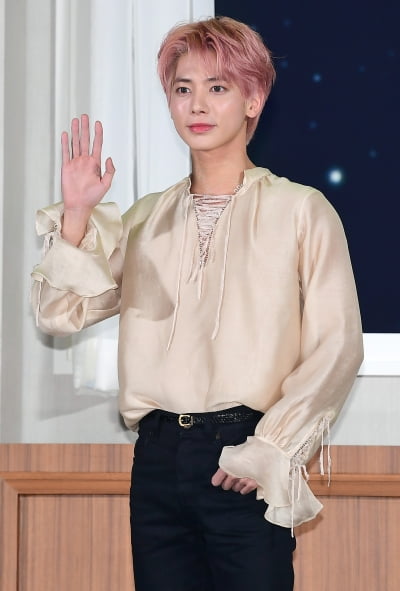 [TEN 포토] TXT 태현 '돋보이는 핑크헤어'