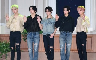 [종합] 투모로우바이투게더, 美 '빌보드 200' 왕좌 겨냥…월드투어 후 드러낸 야망