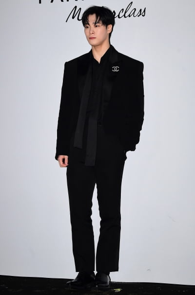 [TEN 포토] 아스트로 문빈 '멋지다는 말로 부족해'