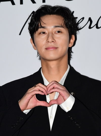 [TEN 포토] 박서준 '화려한 하트'