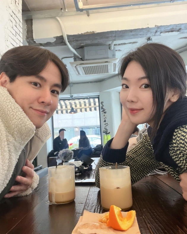 이다은♥윤남기, 육아 잊고 오붓한 카페 데이트…음료 취향까지 비슷해졌나