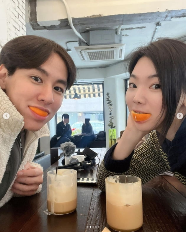 이다은♥윤남기, 육아 잊고 오붓한 카페 데이트…음료 취향까지 비슷해졌나