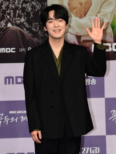 [TEN 포토] 김정현 '되찾은 꽃미소'