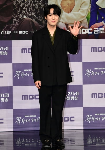 [TEN 포토] 김정현 '오랜만에 인사드려요'