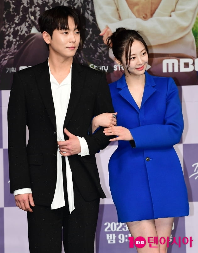[TEN 포토] 안우연-김다솜 '다정하게 팔장끼고'
