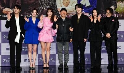 [TEN 포토] 꼭두의 계절 주역들이 한 자리에