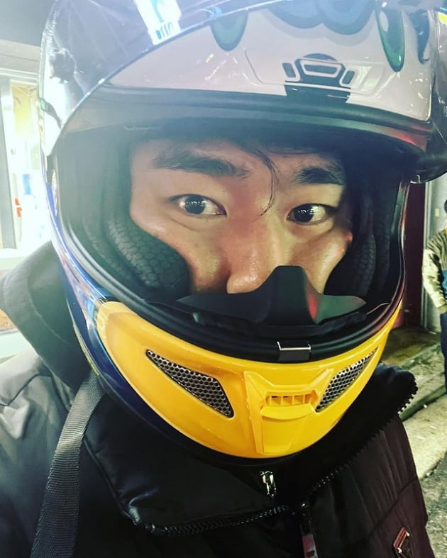 이시언, '지연♥' 황재균도 웃어버린 헬맷 100M 착용기 "안 작다더니…"