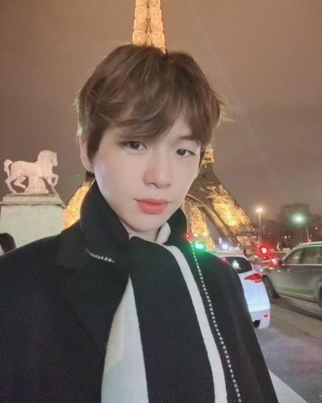 강다니엘, 카메라에 다 담았다…파리서 빛나는 멍뭉美