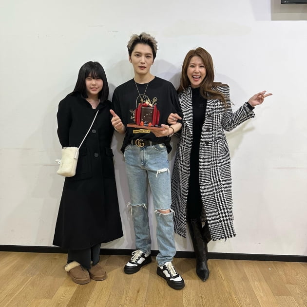 '주영훈♥' 이윤미, 임시완·오연수와 김재중 콘서트서 흔들었다…"행복했던 우리"