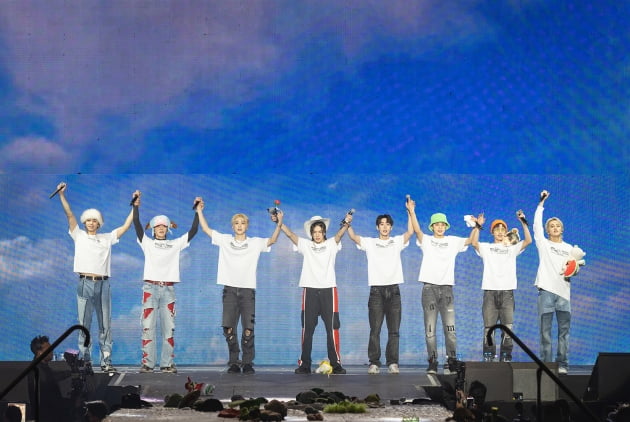 NCT 127, 돔투어→스타디움 입성…亞 꿈의 무대 다 밟은 월드투어