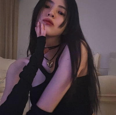 한소희, 매력적인 비주얼...표정은 섹시하게