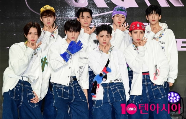 [TEN 포토] 에잇턴 '타이틀곡 '틱 택'로 출발'