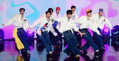 [TEN 포토] 에잇턴 '각이 척척'