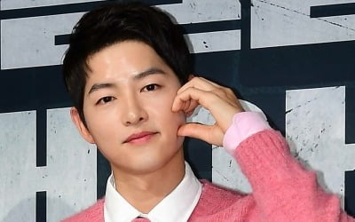 [종합] 송중기, 재혼·임신설 다 인정했지만 ♥케이티 루머는 언급無