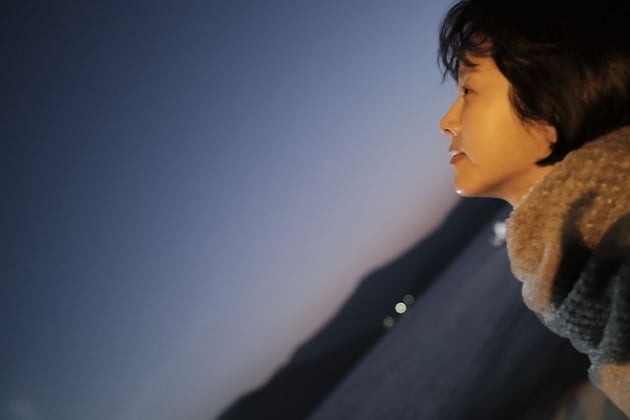 한지민, 필카 느낌 물씬…김혜수가 댓글 남길 수 밖에 없는 '분위기 여신'