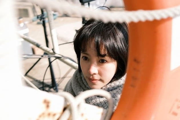 한지민, 필카 느낌 물씬…김혜수가 댓글 남길 수 밖에 없는 '분위기 여신'