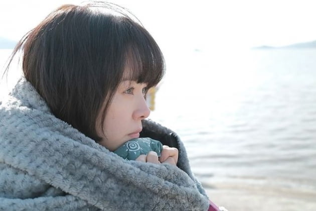 한지민, 필카 느낌 물씬…김혜수가 댓글 남길 수 밖에 없는 '분위기 여신'