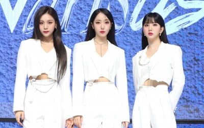 [종합] "여자친구 연장선 아냐"…비비지, 본 적 없던 멋 '풀 업'으로 '각인'  [TEN현장]