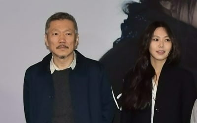 홍상수·김민희, "13일 파리 동반 출국 →19일 베를린 영화제 합류" [공식]