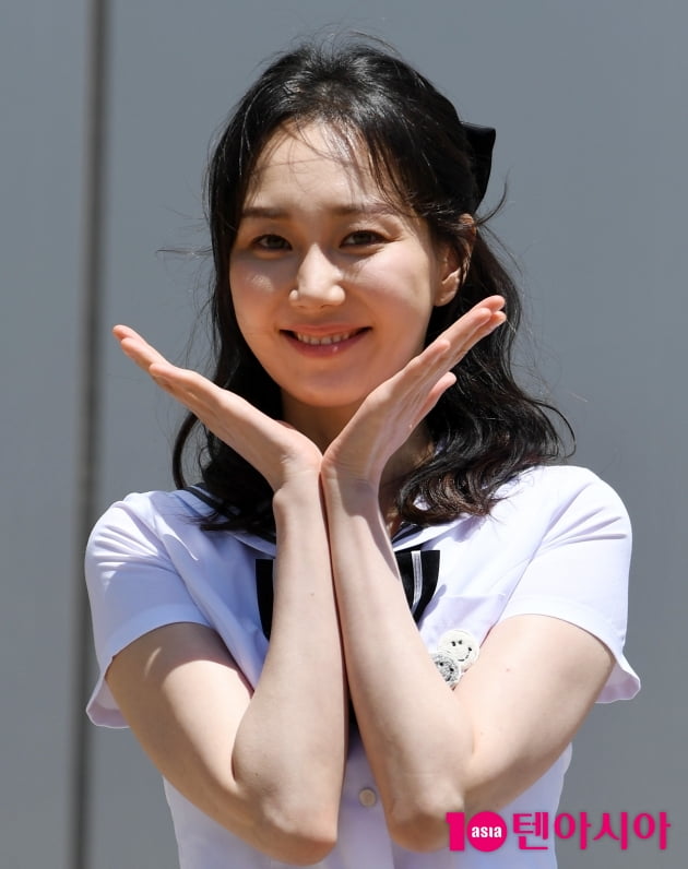 [종합] '침대 팔베개 셀카' 이유영 측 "비연예인 男과 만남, '세기말' 찍고 휴식 중"
