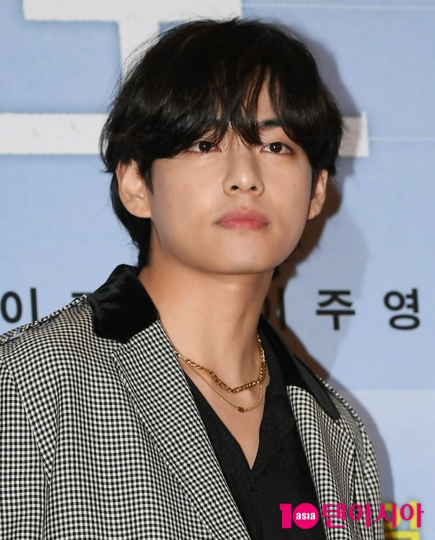 [TEN차트] 방탄소년단 뷔, 한겨울 추위도 녹일 따뜻한 목소리를 가진 남자 가수 1위